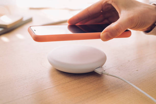 How to Do Wireless Chargers Work: The Ultimate Guide 2023
